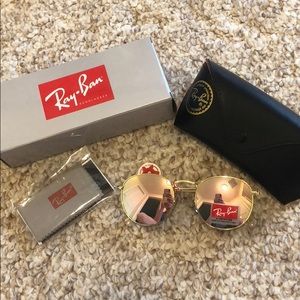NWT Small Pink Round Ray Ban Sunglasses!!